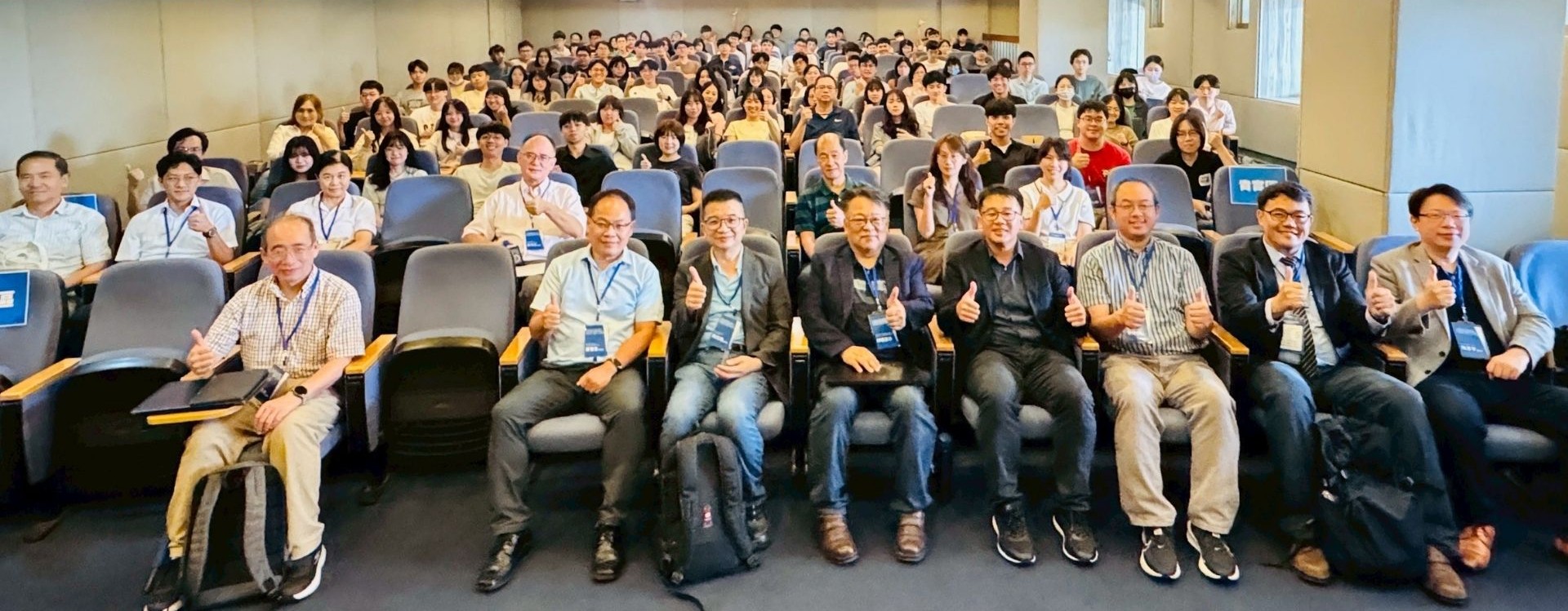 活動當日約150人參與,於開幕合影留念
